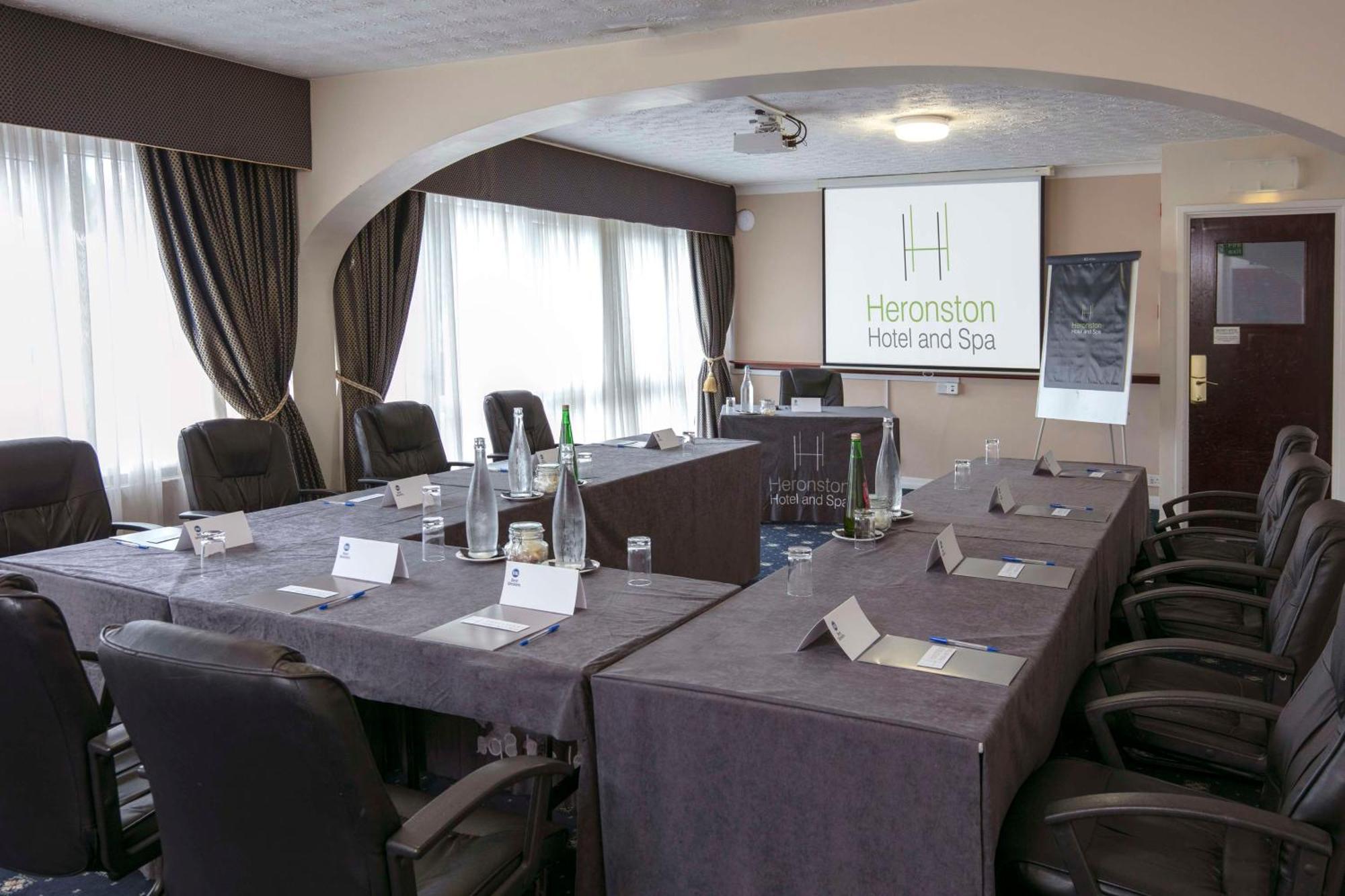 Best Western Premier Heronston Hotel & Spa 브리젠드 외부 사진